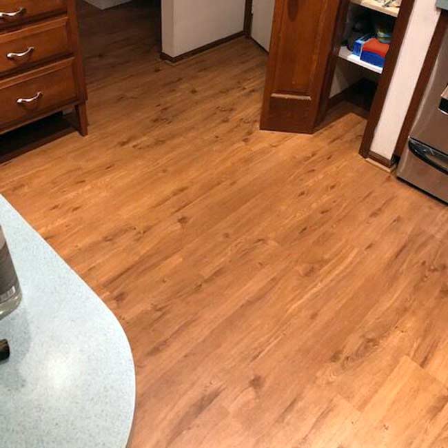 waterproof wood look flooring in the kitchen 