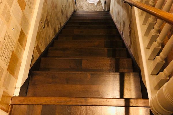 laminate flooring on the stairs